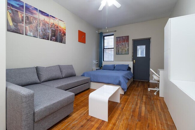 Primary Photo - 250 E 82nd St