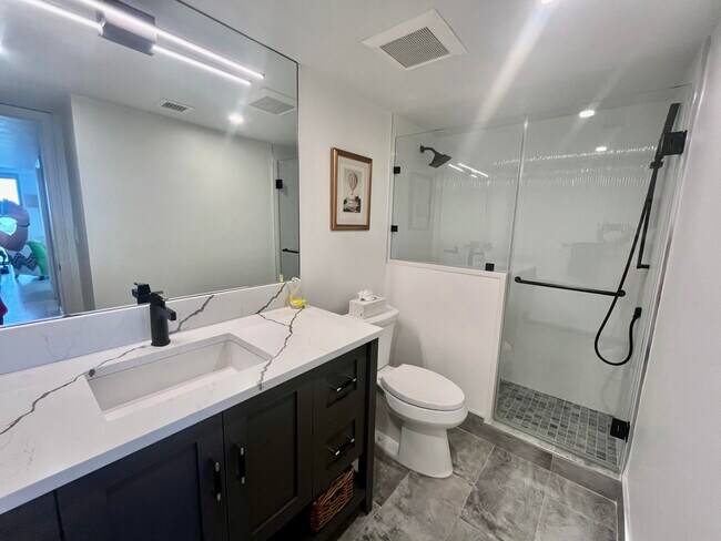 Building Photo - 5550 N Ocean Dr