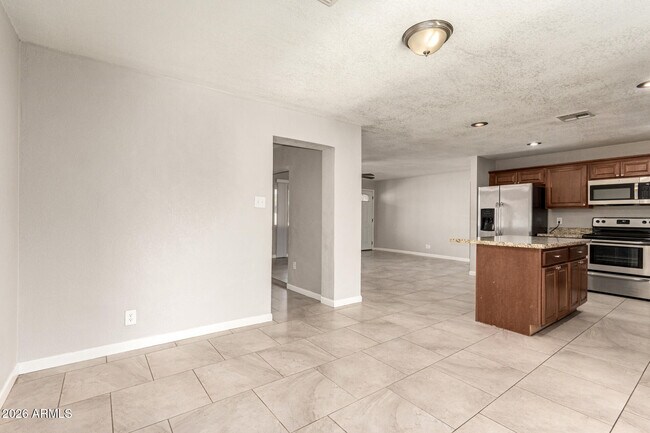 Building Photo - 1708 N Daffodil St