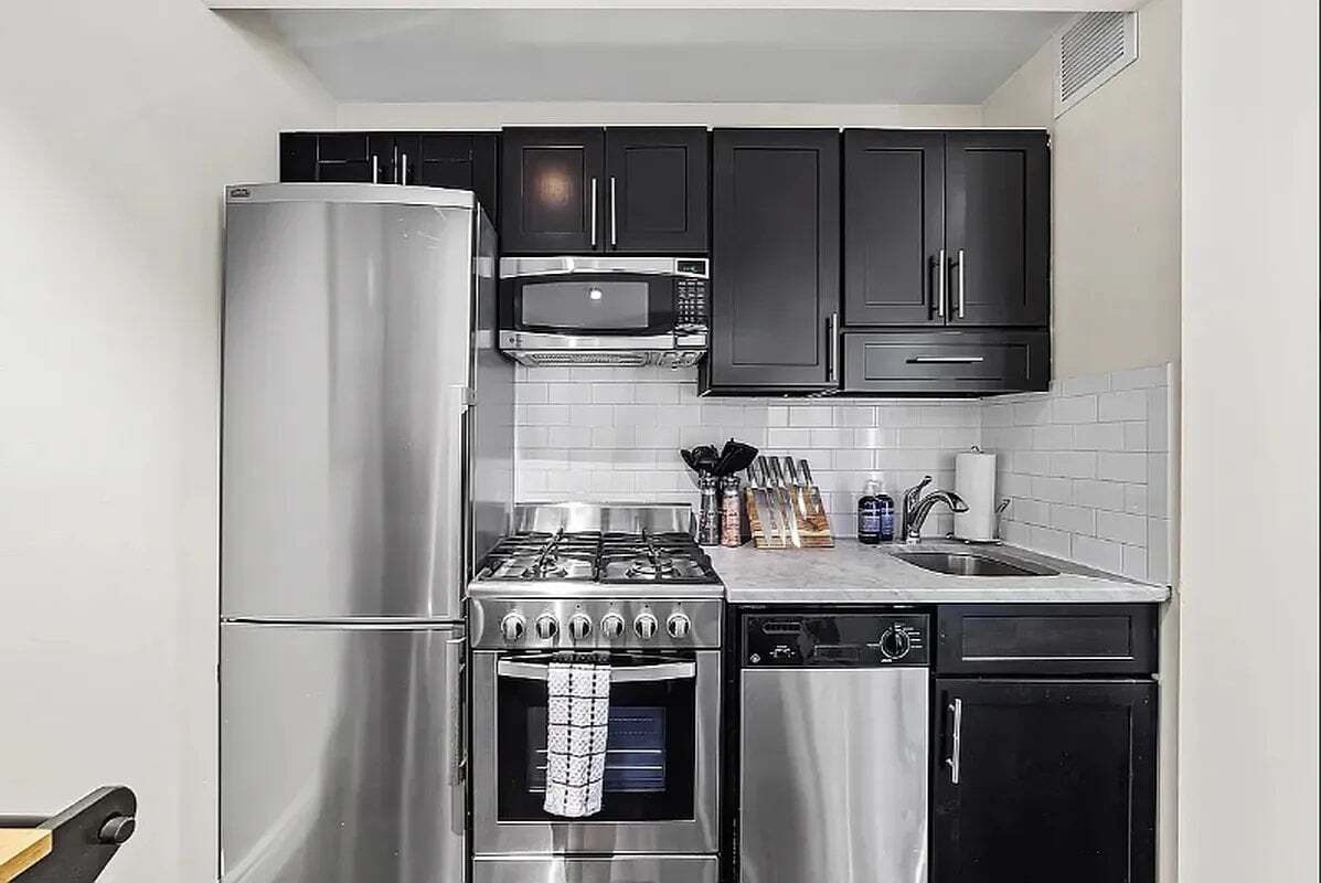 Building Photo - 448 W 19th St
