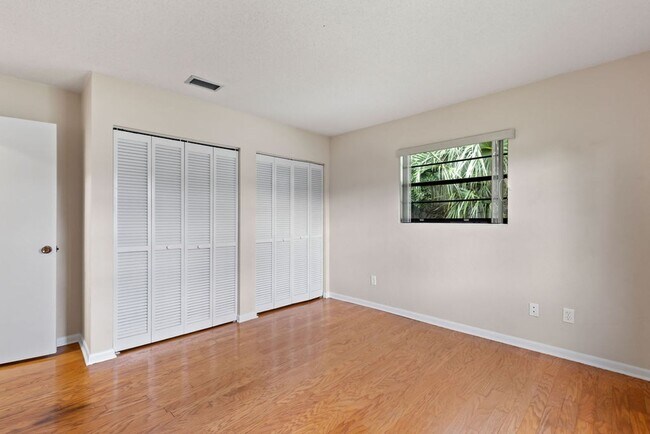 Building Photo - Spacious 4 Bedroom Ormond Beach Home with ...