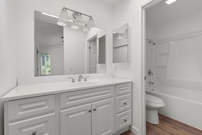 Building Photo - NEWLY RENOVATED 3BD/2BA Condo in the heart...