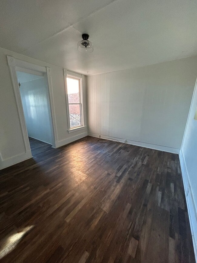 Building Photo - 854 S Main St