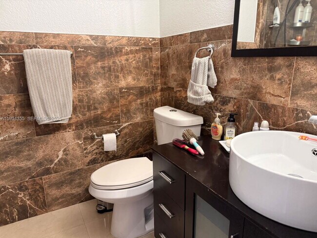 Building Photo - 2430 SW 22nd Terrace