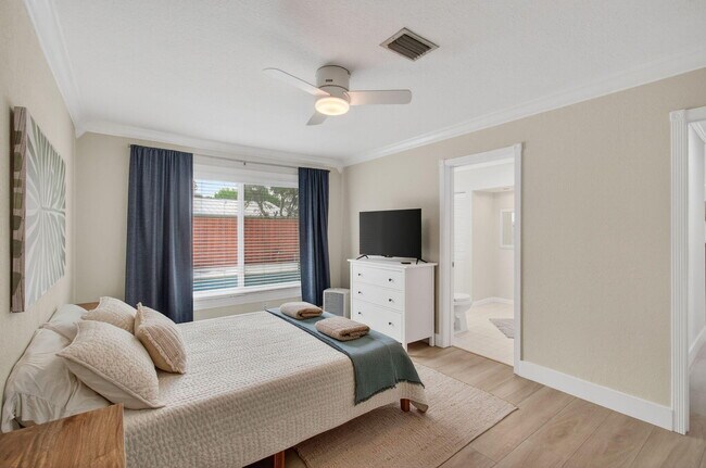 Building Photo - 802 Mallard Dr