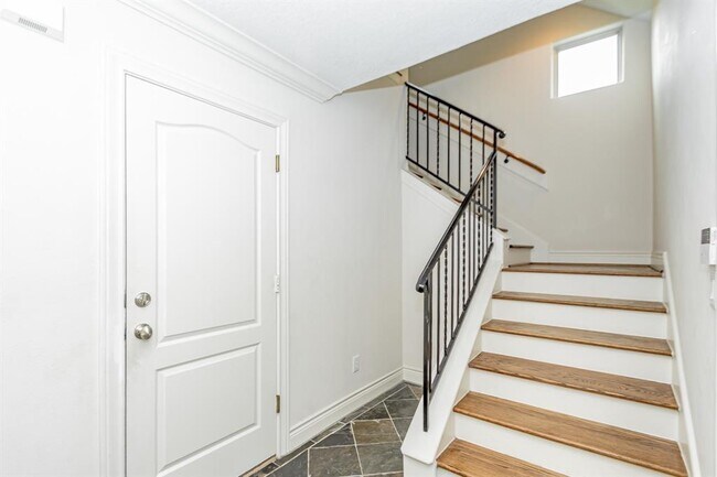 Building Photo - 5514 Crooms St