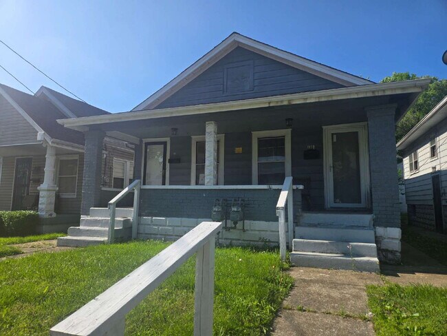 Building Photo - " Move in Ready!! 1-Bedroom Duplex with Ha...