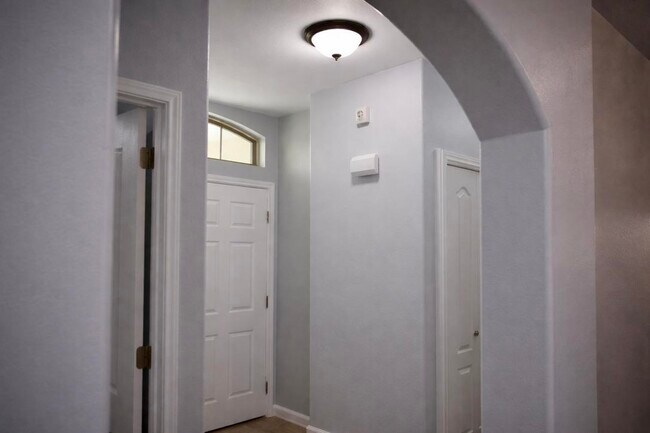 Building Photo - 427 Peyramale Ct