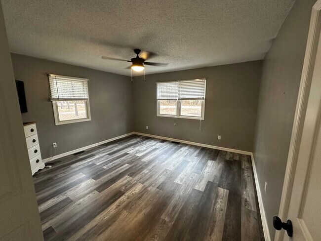 Building Photo - 440 Lobelia Dr