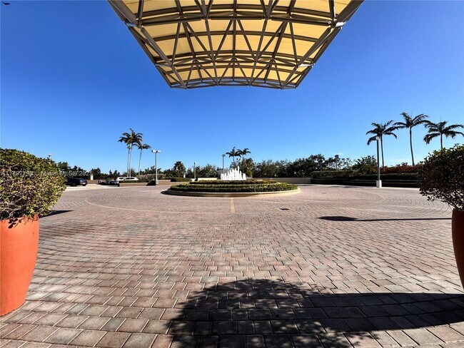 Building Photo - 2681 N Flamingo Rd
