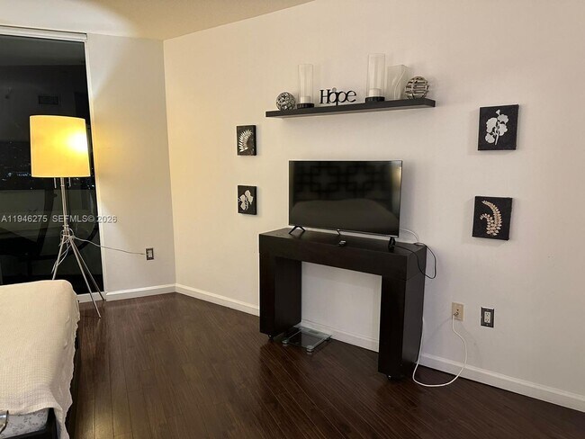 Building Photo - 19501 W Country Club Dr