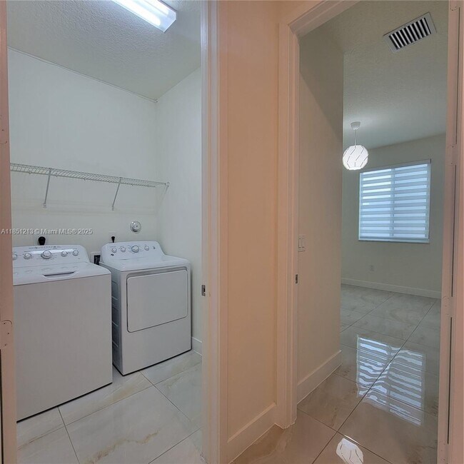 Building Photo - 10275 NW 66th St