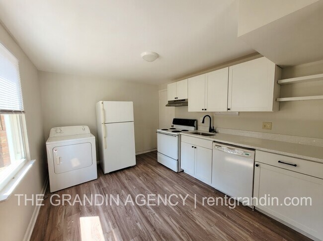 Building Photo - 916 Pyrtle Dr