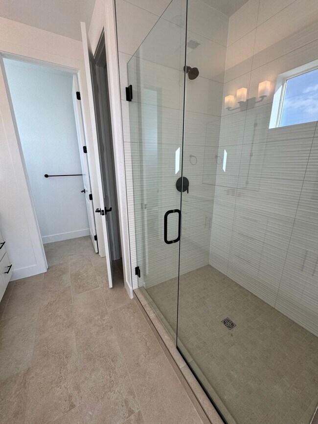 Building Photo - 707 Saddle Dr