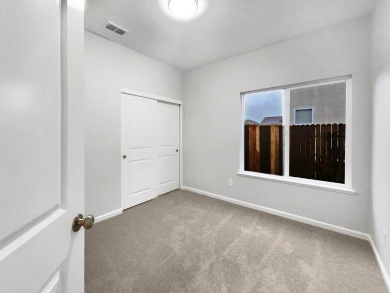 Building Photo - 7525 Muirfield Way