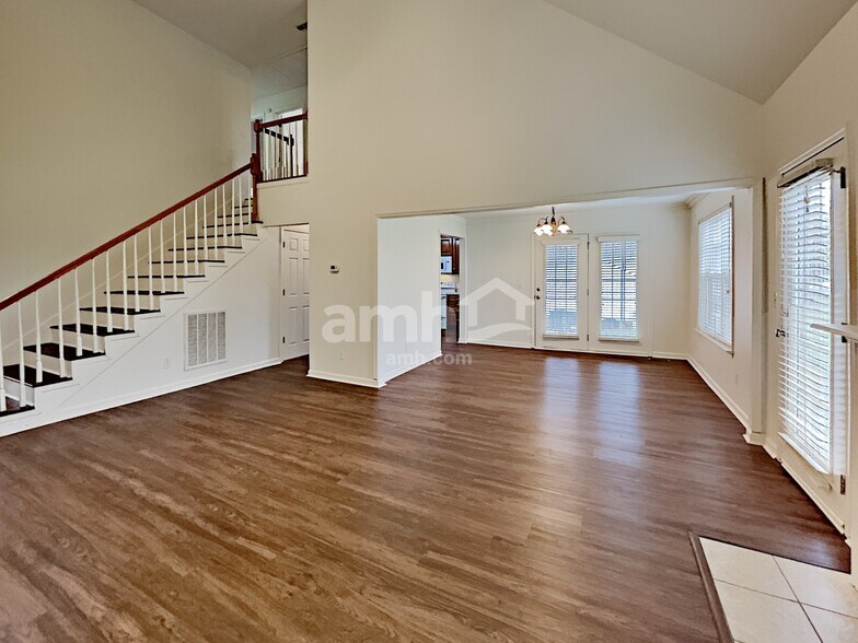 Building Photo - 1914 Amacher Dr