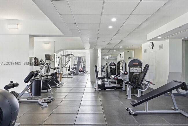 Building Photo - 888 Brickell Key Dr