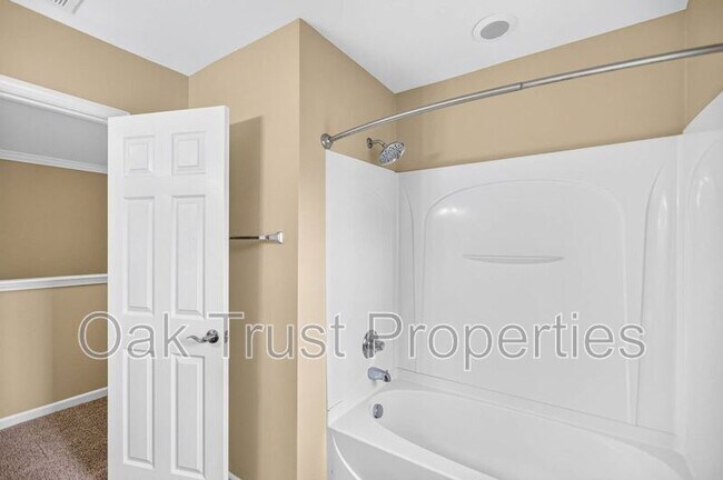 Building Photo - 7018 Bellflower Ln