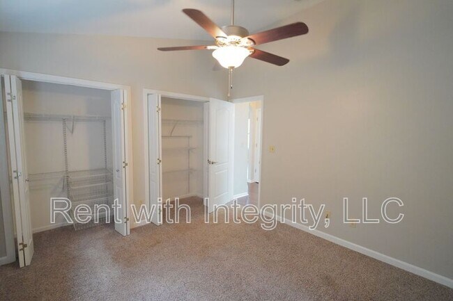 Building Photo - 1908 Wagon Wheel Cir E