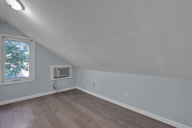 Building Photo - 2475 Indianola Ave