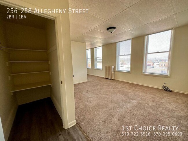Building Photo - 2 bedroom apartment with HEAT INCLUDED!
