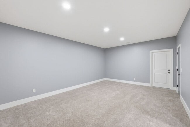 Building Photo - Modern Living in Franklin