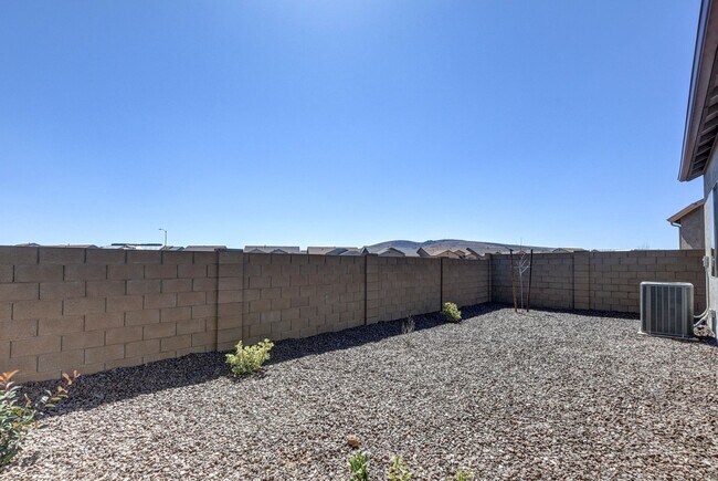 Building Photo - Rate reduction on this beautiful Townhome in Granville!