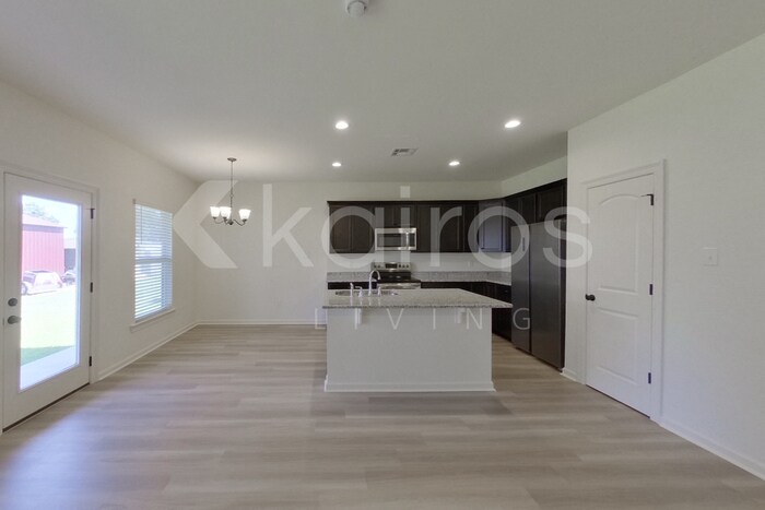 Building Photo - 129 Salvat Dr