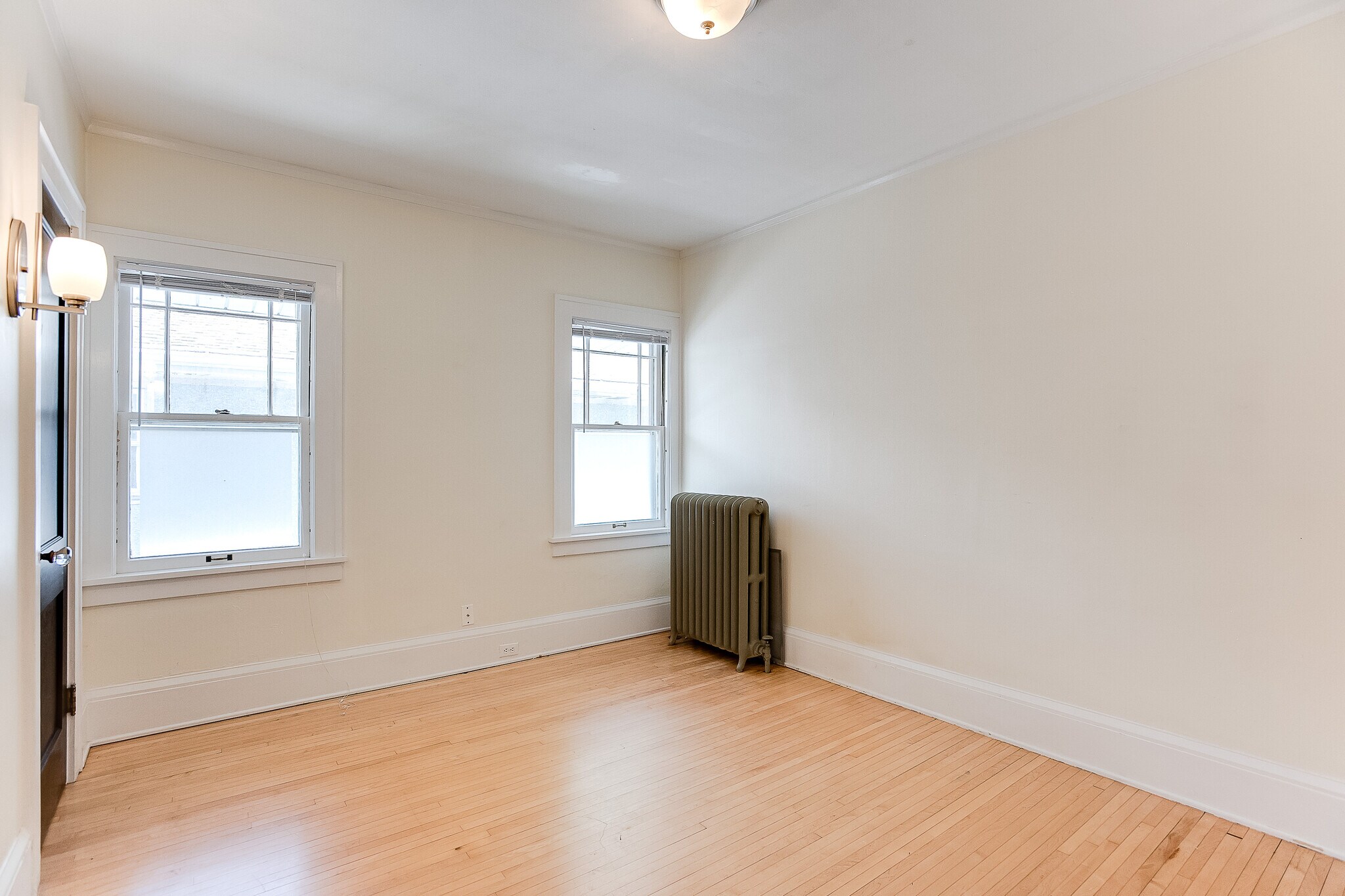 large master bedroom - 4656 Bryant Ave S