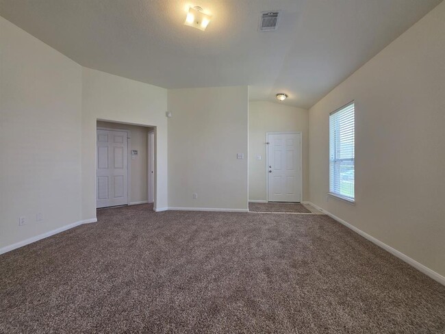 Building Photo - 2026 Makenna Ln