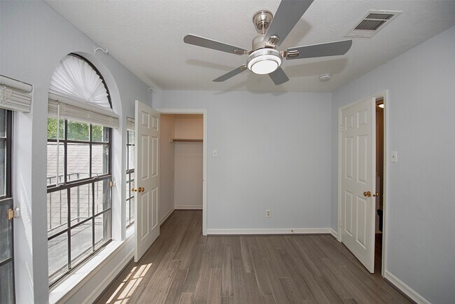 Building Photo - 2030 Cutter Dr