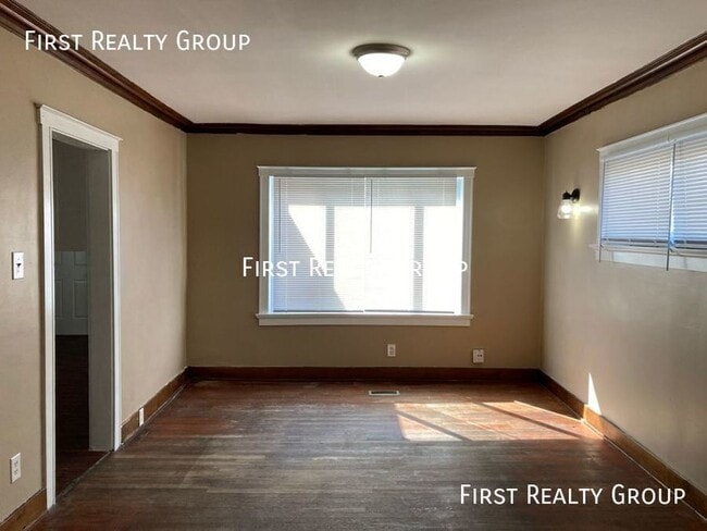 Building Photo - 1102 Beaumont-
