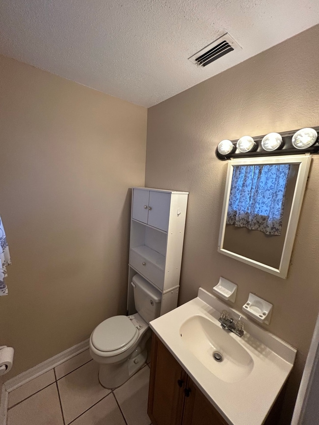 Building Photo - South Lakeland Rental!