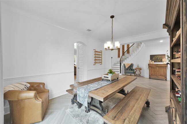 Building Photo - 1145 Lake House Dr