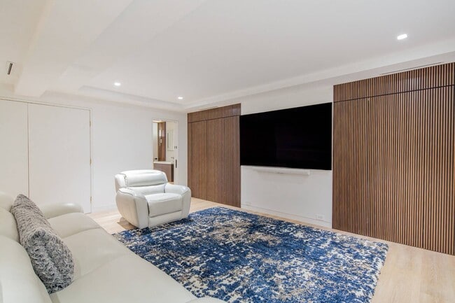 Building Photo - 89 Pantigo Rd