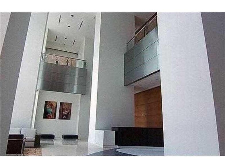 Building Photo - 300 Biscayne Boulevard Way