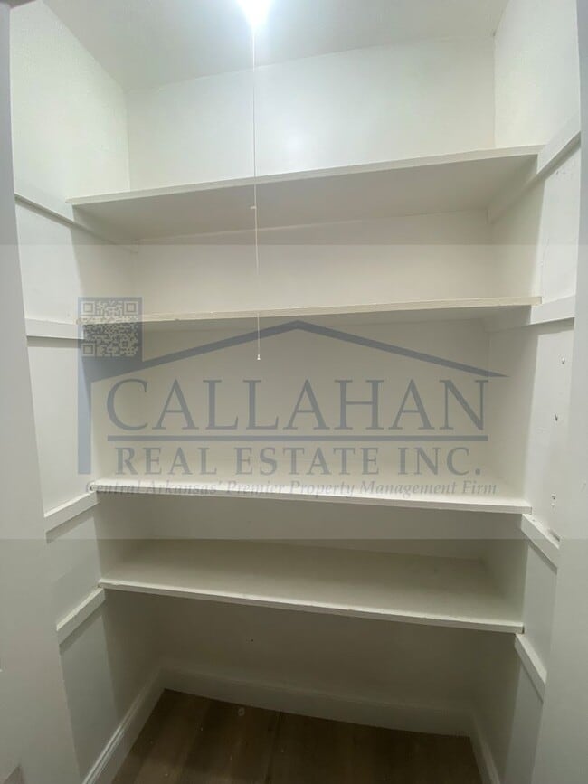 Building Photo - Southwest LR 4 Bedroom Home