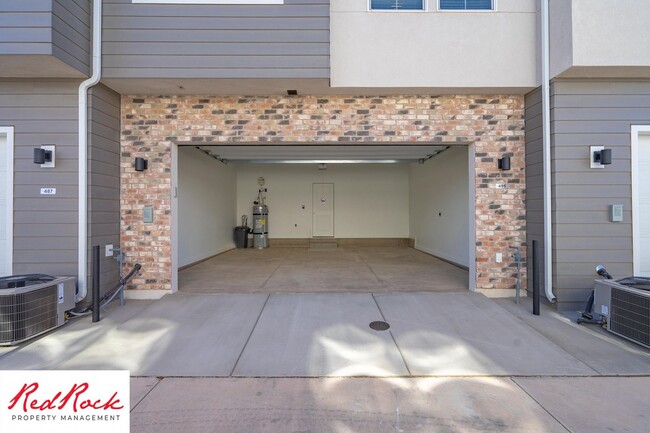 Building Photo - Brand New Townhome With Lagoon Access