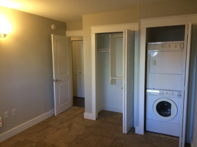 Bed 2 - 233 North Meldrum Street