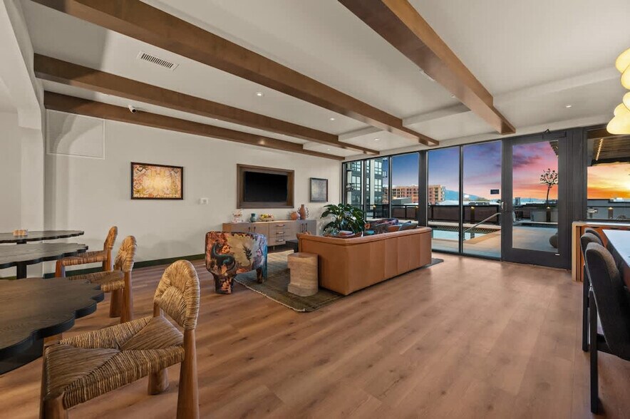 Building Photo - 646 S 400 W