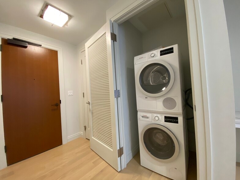 Building Photo - 135 Seaport Blvd