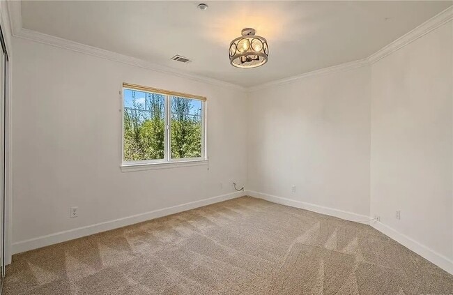 Building Photo - 720 Islay St