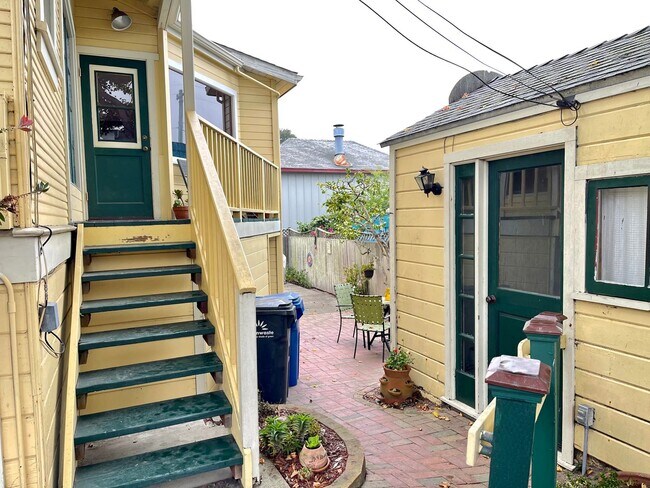 Building Photo - Pacific Grove Historical 3 Bed 2 Bath
