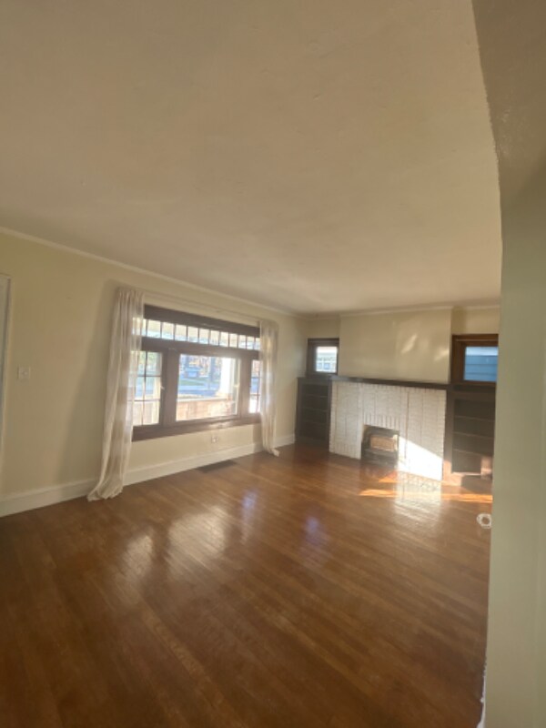 Primary Photo - 1561 Bunts Rd