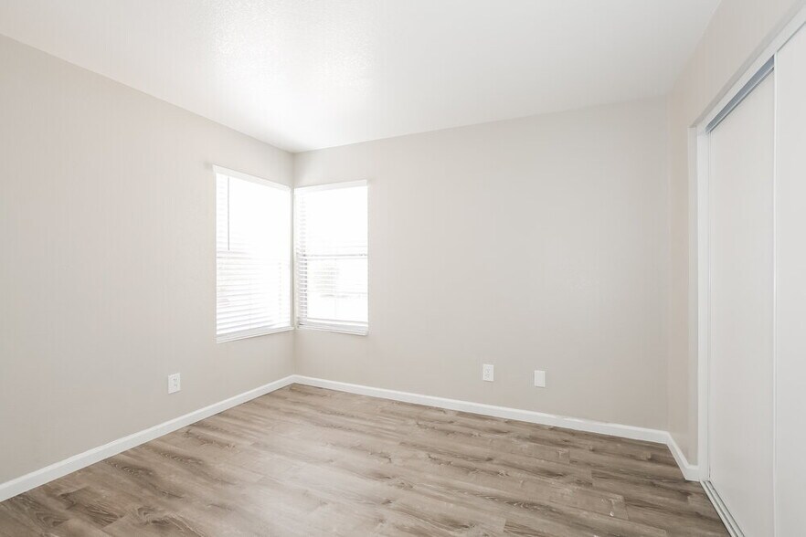 Building Photo - 6040 Hidden Rock Dr