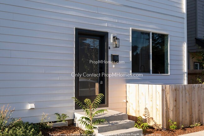 Building Photo - Modern Apartment in the Heart of NE! Half ...