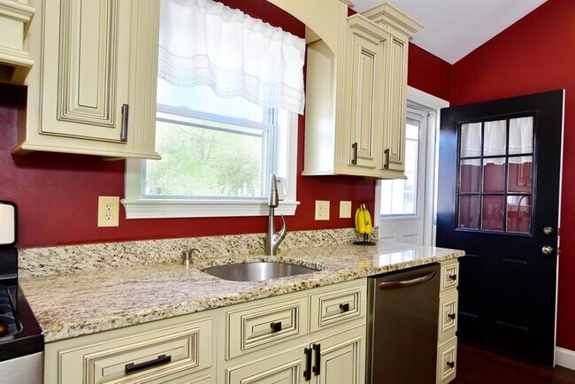 Building Photo - 62 Reposa Sq