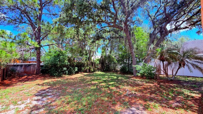 Building Photo - Bright 3/2 Home Near UCF with Vaulted Ceilings & Spacious Backyard!