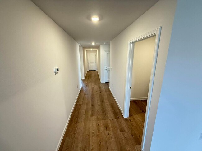 Building Photo - Four Bedroom/Two Bath - Summerdale