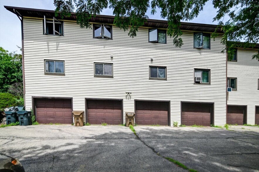 Building Photo - 2850 Cimarron Trl